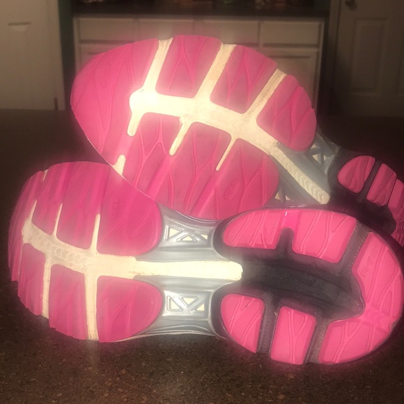 ASICS shoes good condition! Super comfy! - Picture 5 of 5